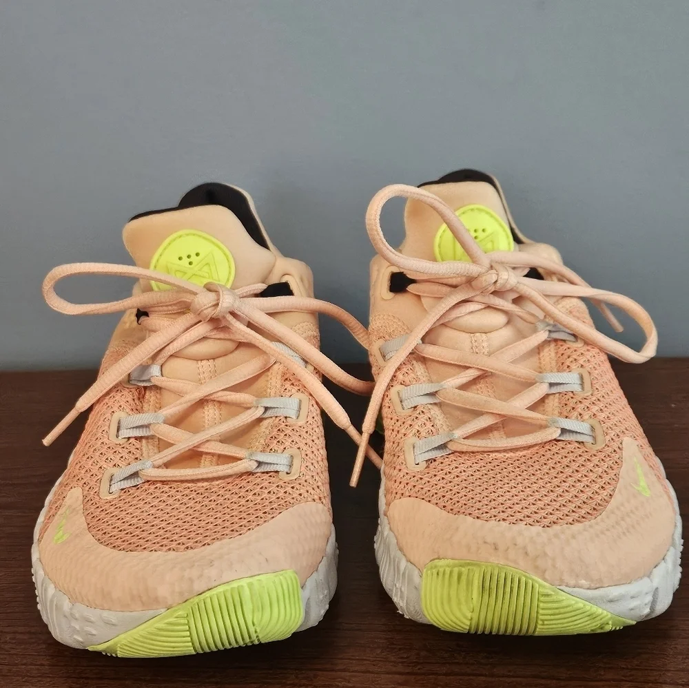 Nike Free Metcon 4 EUC Size 9.5